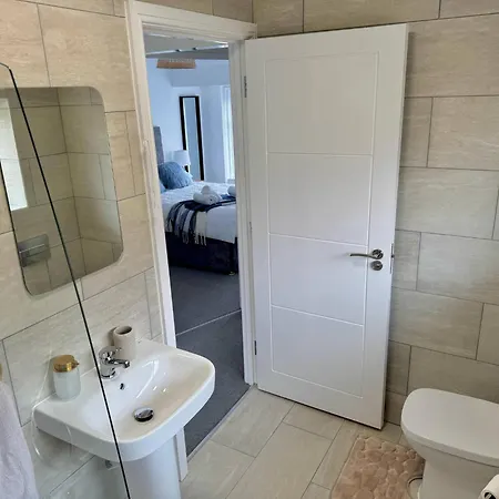 Будинок відпочинку Orchid House 1 Luxury Cosy 3 Bdr By Altoluxo Short Lets Serviced With Free Wifi & Parking