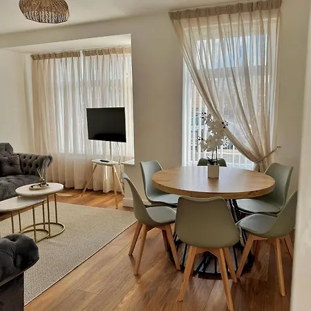 Orchid House 1 Luxury Cosy 3 Bdr By Altoluxo Short Lets Serviced With Free Wifi & Parking Сasa de vacaciones