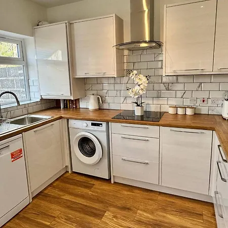 Orchid House 1 Luxury Cosy 3 Bdr By Altoluxo Short Lets Serviced With Free Wifi & Parking Bristol