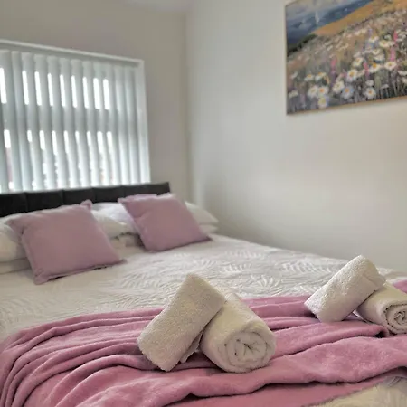 Orchid House 1 Luxury Cosy 3 Bdr By Altoluxo Short Lets Serviced With Free Wifi & Parking Dom wakacyjny *