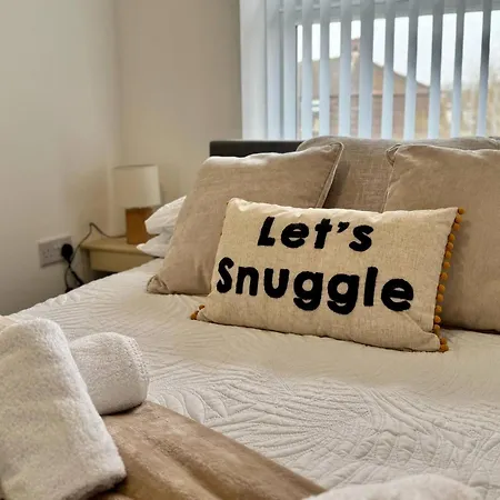 Orchid House 1 Luxury Cosy 3 Bdr By Altoluxo Short Lets Serviced With Free Wifi & Parking